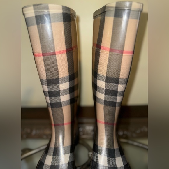 TALL CLASSIC BURBERRY RAIN BOOTS - Picture 7 of 14